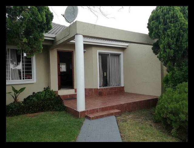 2 BEDROOM HOUSE FOR SALE IN SUNNINGHILL